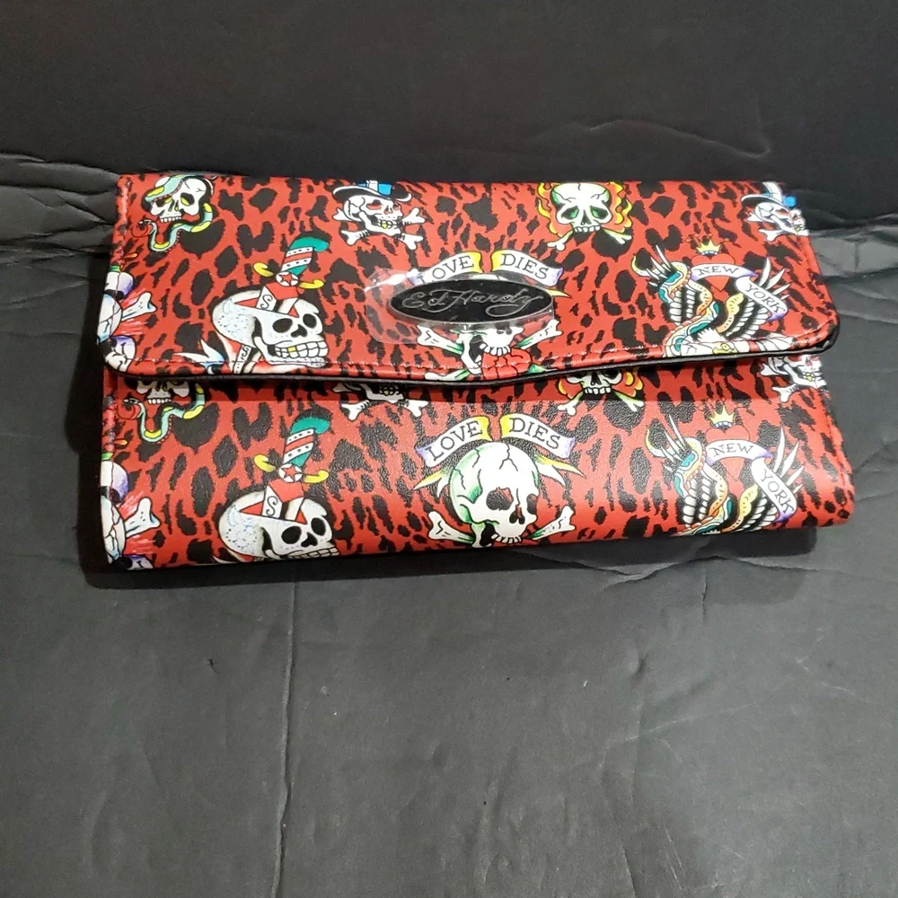 Ed Hardy red black iconic Ed Hardy goth skull imagery printed trifold wallet new - Picture 11 of 11
